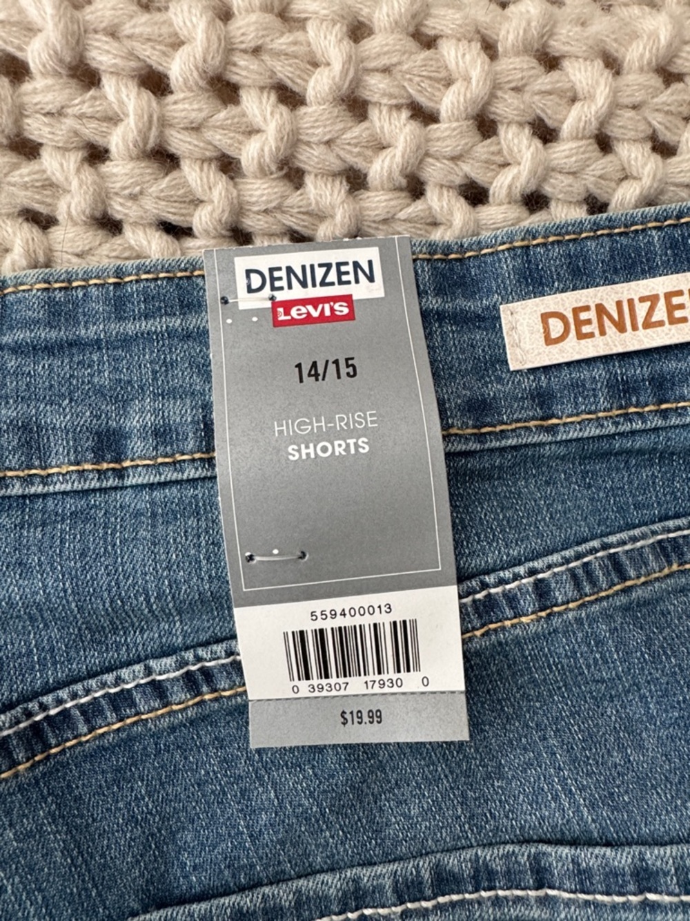 NWT Denizen by Levi’s High Rise Short - Picture 5 of 6